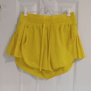 Yellow Women's Elastic Waist Pleated Hem Shorts